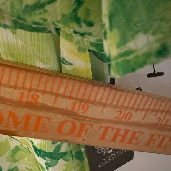 VINCE CAMUTO Woman Blooming Brights Emerald floral ruffle sleeve blouse NWT M - Picture 10 of 14